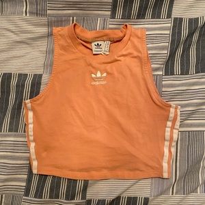 Cropped adidas tank😍